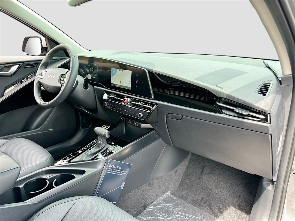 2025 Kia Niro SX Touring photo 25
