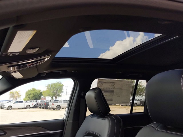 2025 Jeep Grand Cherokee Limited photo 15