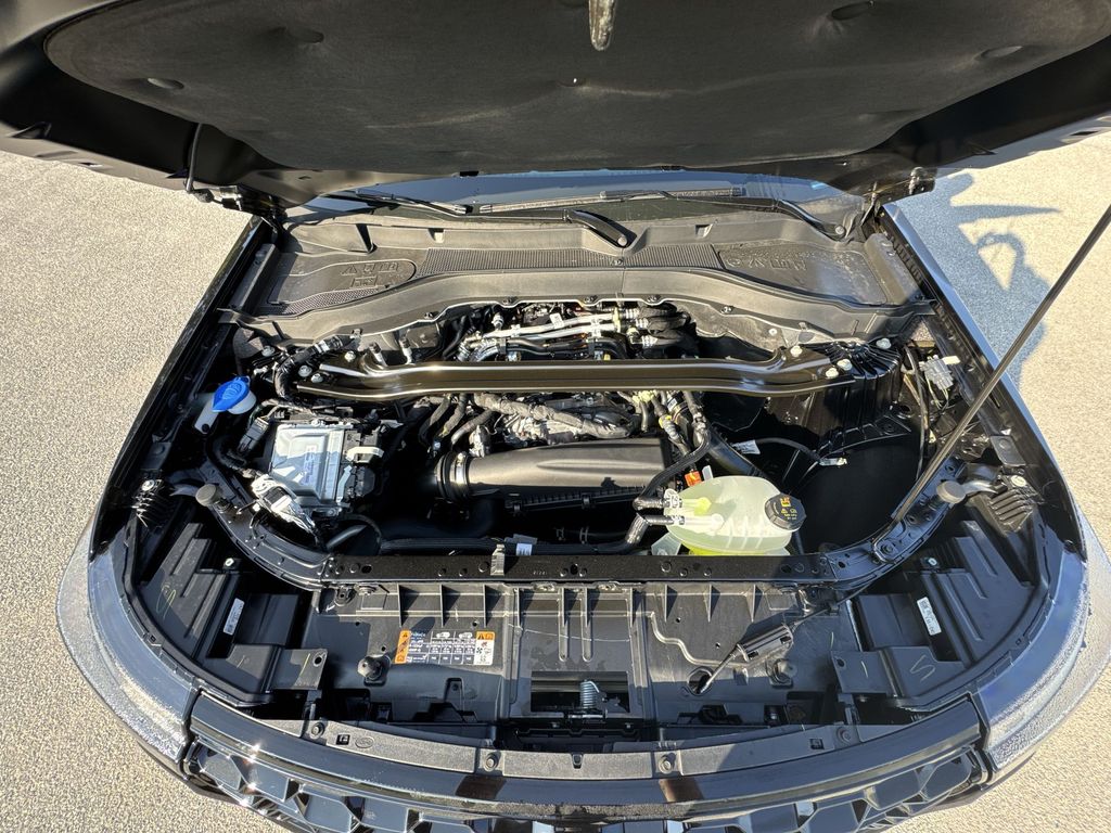 2025 Ford Explorer ST-Line photo 16
