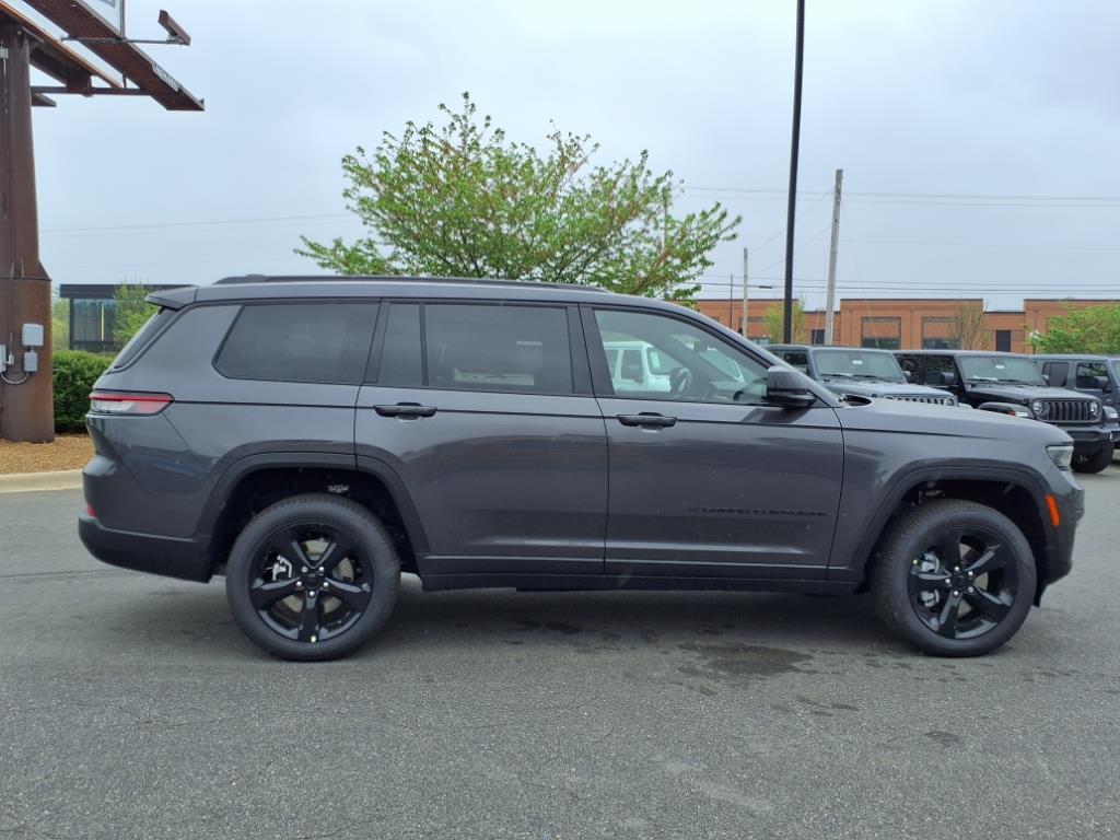2025 Jeep Grand Cherokee Limited photo 18