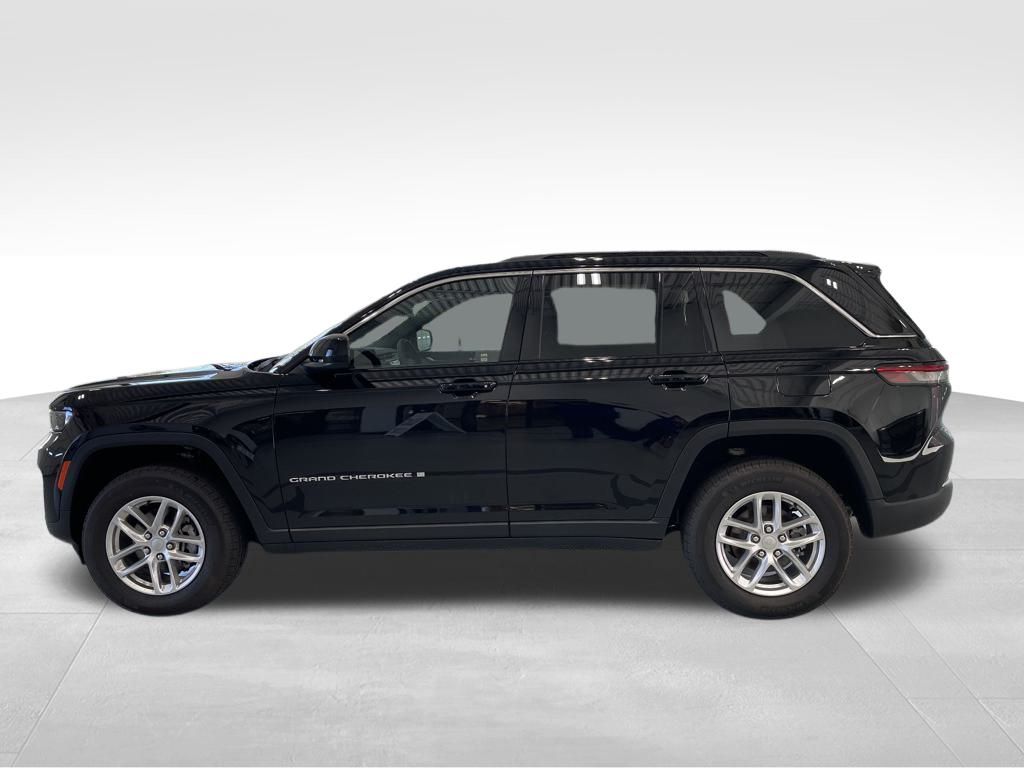 2025 Jeep Grand Cherokee Laredo photo 7