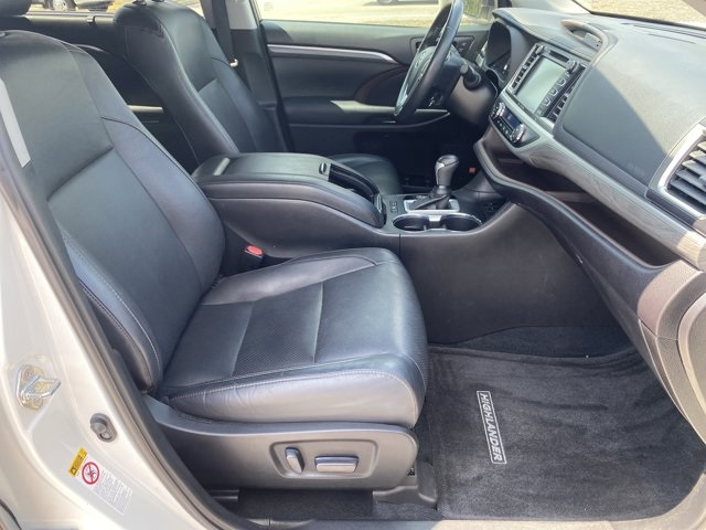 2019 Toyota Highlander Limited Platinum photo 25