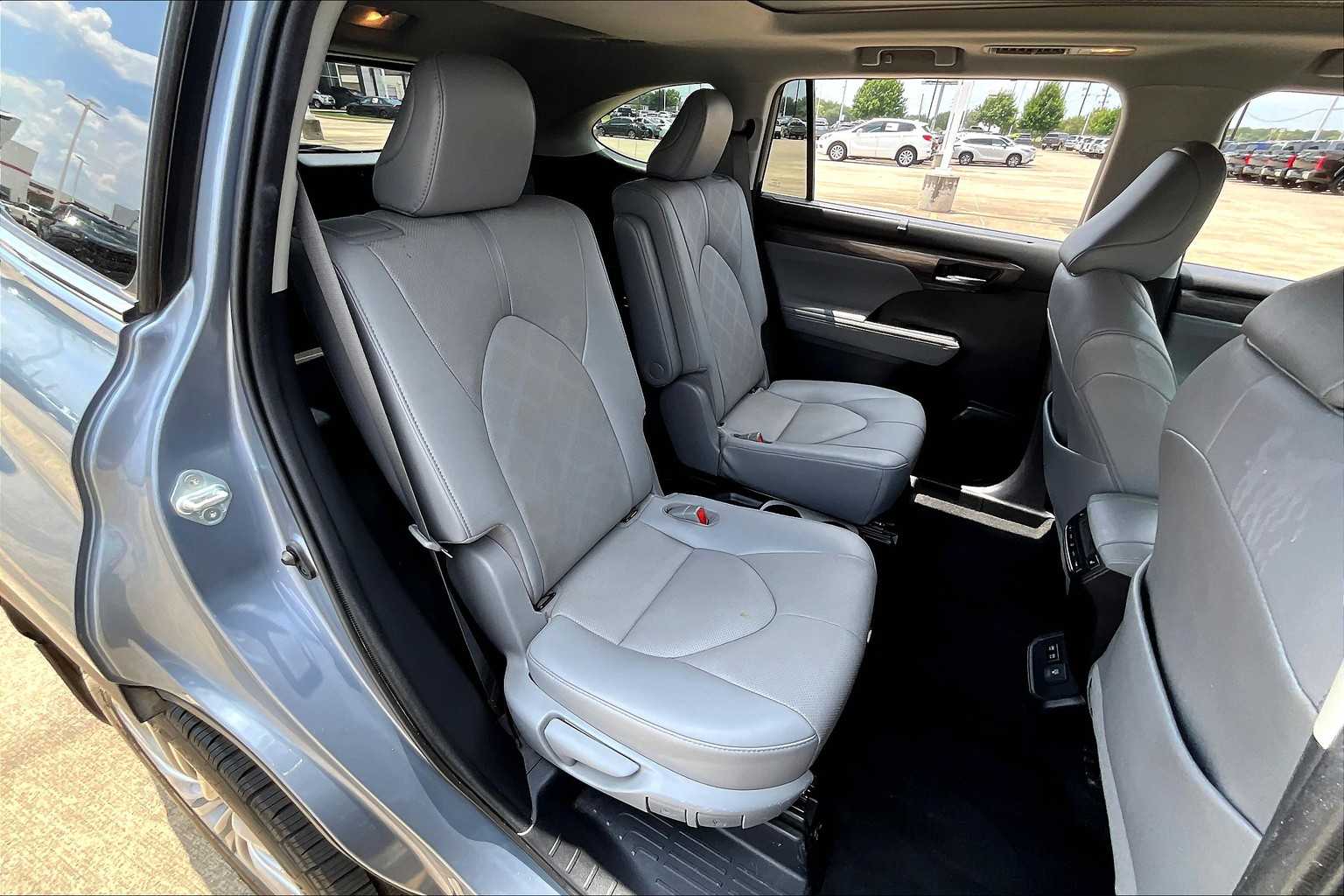 2021 Toyota Highlander Platinum photo 20