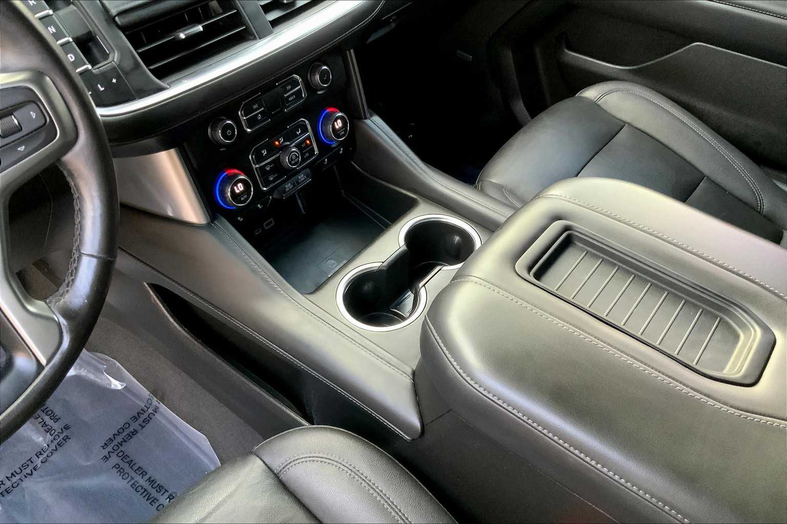 2022 Chevrolet Suburban LT photo 16