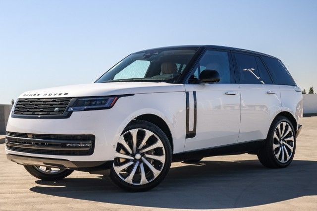 2025 Land Rover Range Rover SE's photo