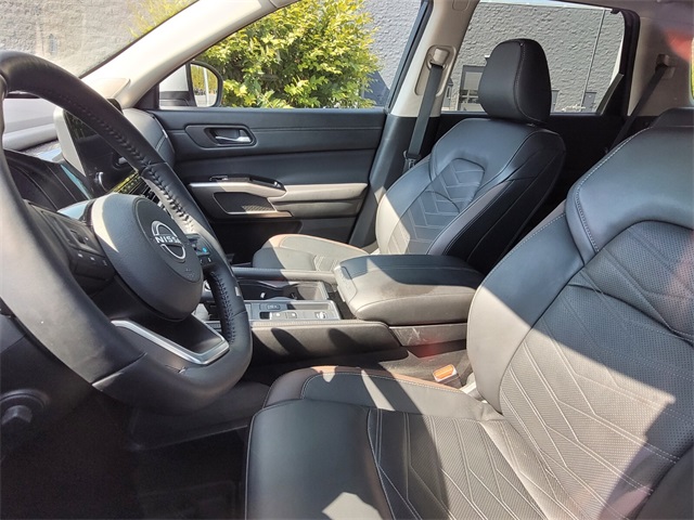 2024 Nissan Pathfinder Platinum photo 7