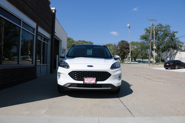 2022 Ford Escape Titanium photo 2