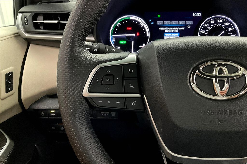 2022 Toyota Sienna Limited photo 16