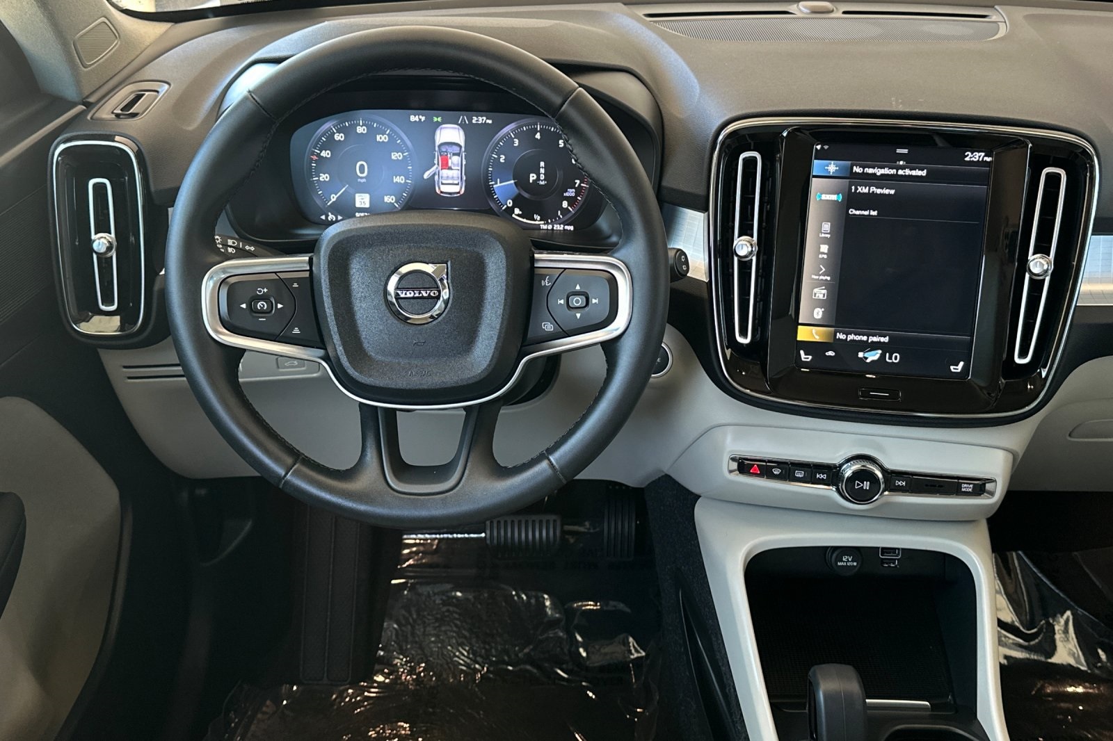 2022 Volvo XC40 Momentum photo 10