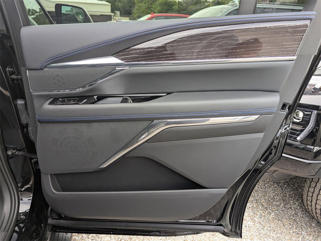 2026 Cadillac Escalade Luxury photo 33