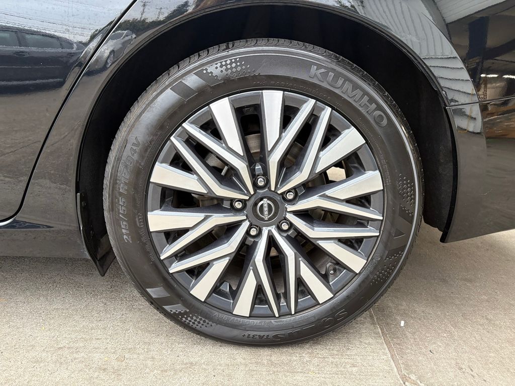 2024 Nissan Altima 2.5 SV photo 12