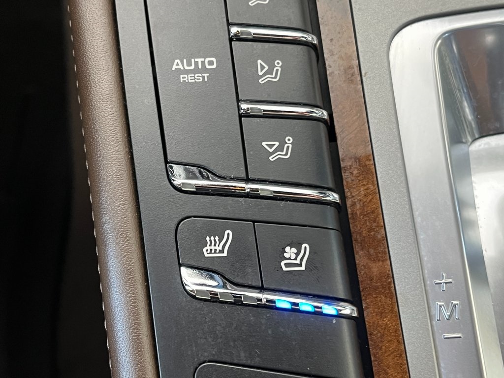 2015 Porsche Panamera Base S photo 9