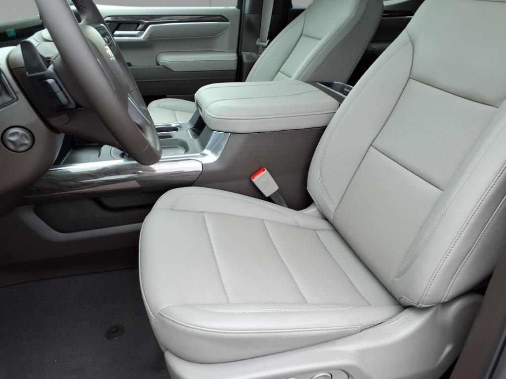 2025 Chevrolet Silverado 1500 LTZ photo 12