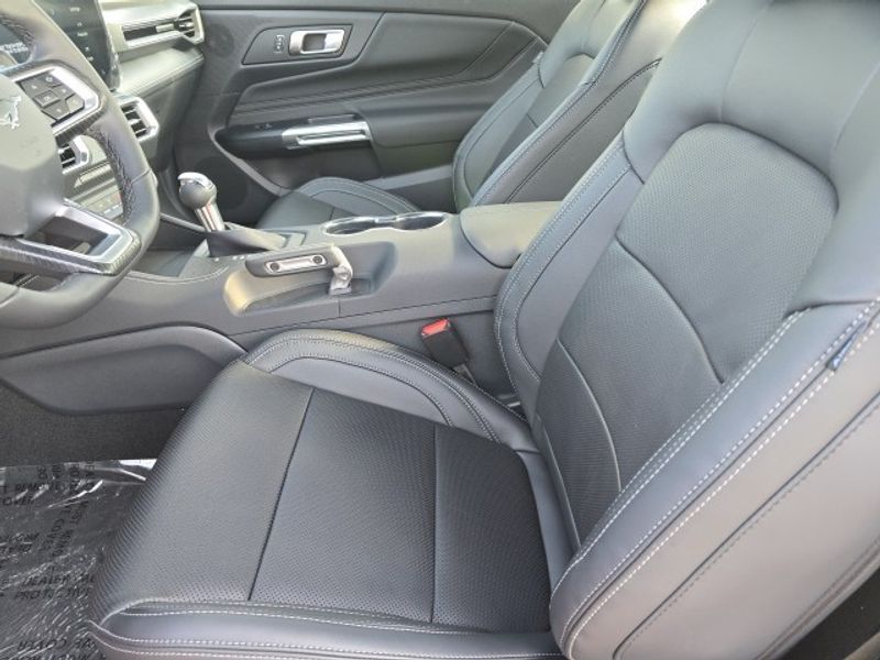 2025 Ford Mustang GT Premium photo 8