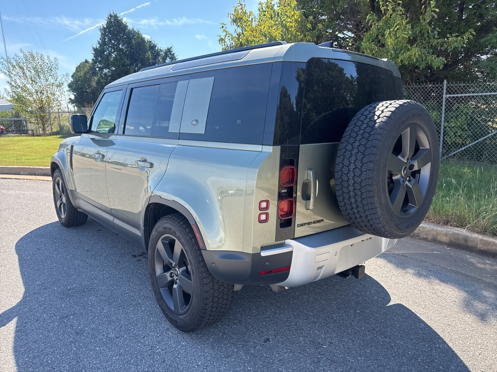 2024 Land Rover Defender 110 S photo 3