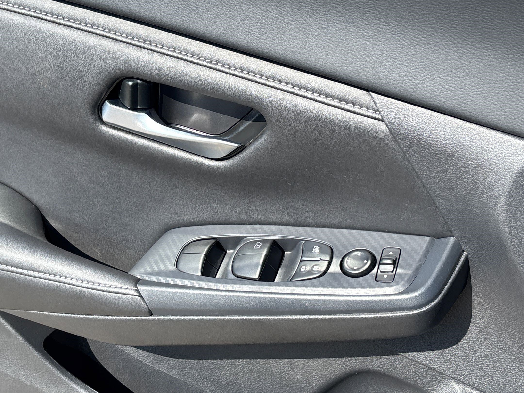 2025 Nissan Sentra SV photo 14