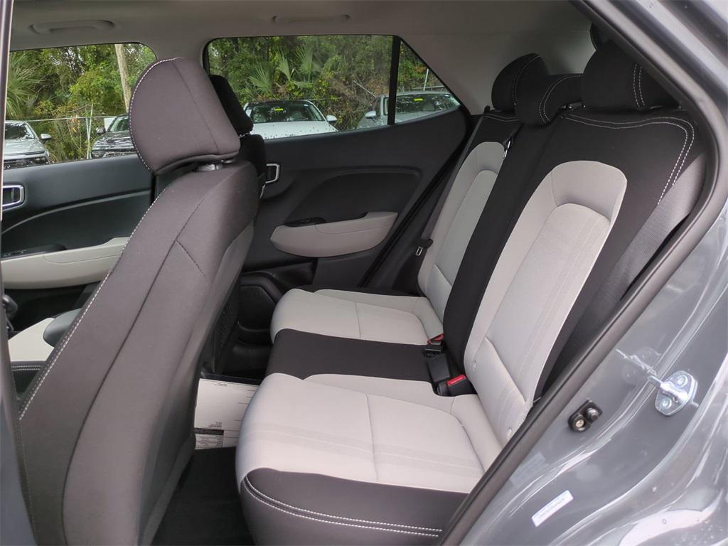 2025 Hyundai Venue SEL photo 9
