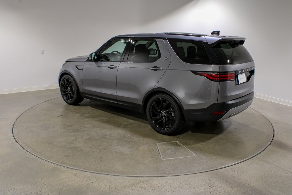 2025 Land Rover Discovery S photo 2
