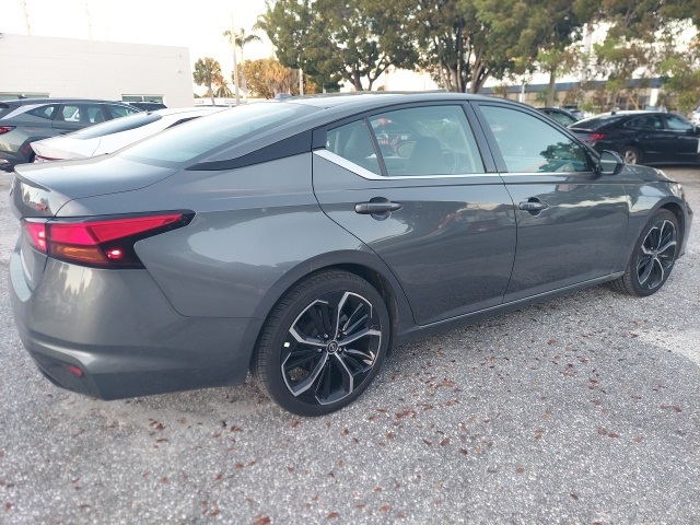 2024 Nissan Altima 2.5 SR photo 3