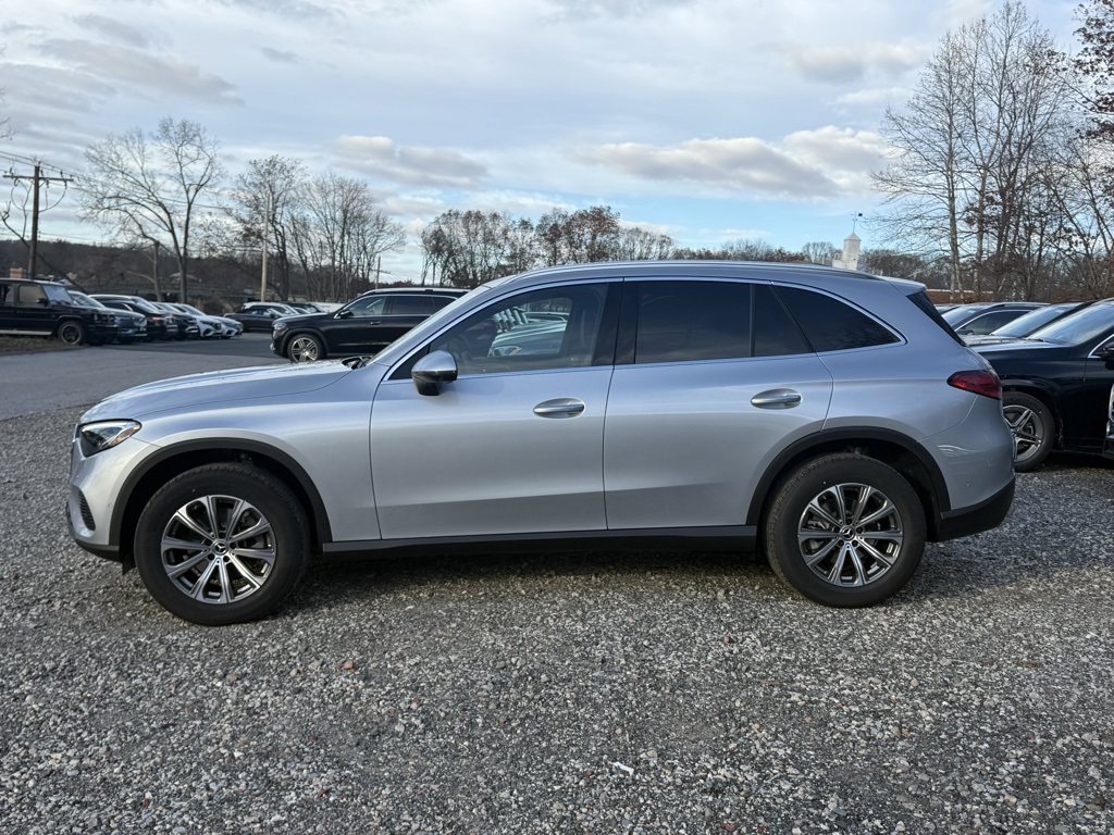 2026 Mercedes Benz GLC 300 4MATIC photo 4