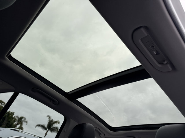 2025 Mercedes Benz GLE 350 4MATIC photo 3