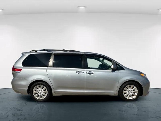 2011 Toyota Sienna Limited photo 7