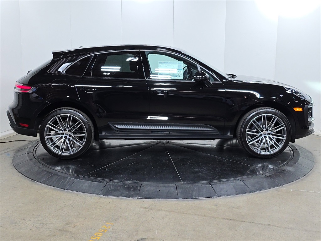 2026 Porsche Macan T photo 6