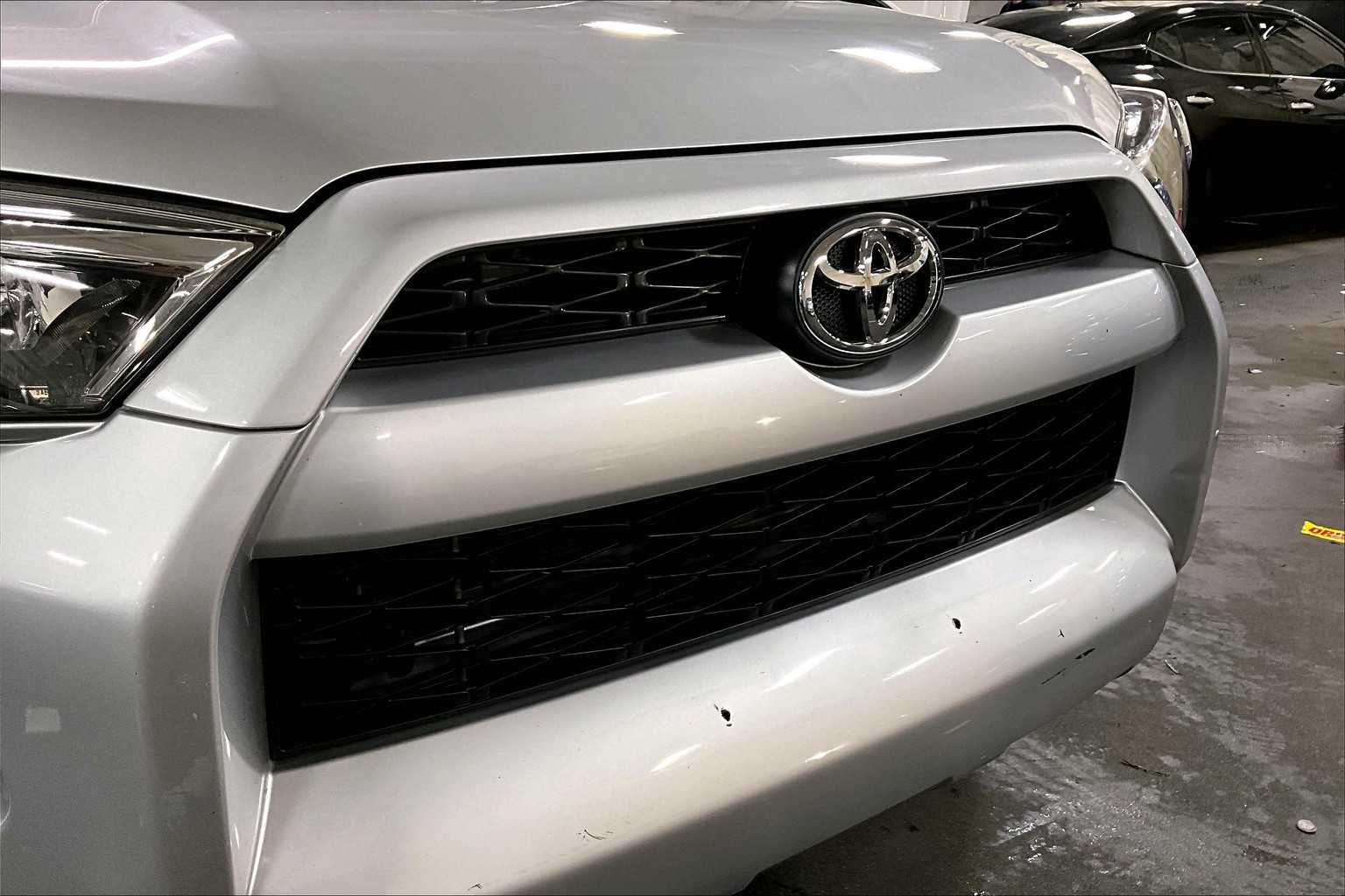 2018 Toyota 4Runner SR5 photo 27