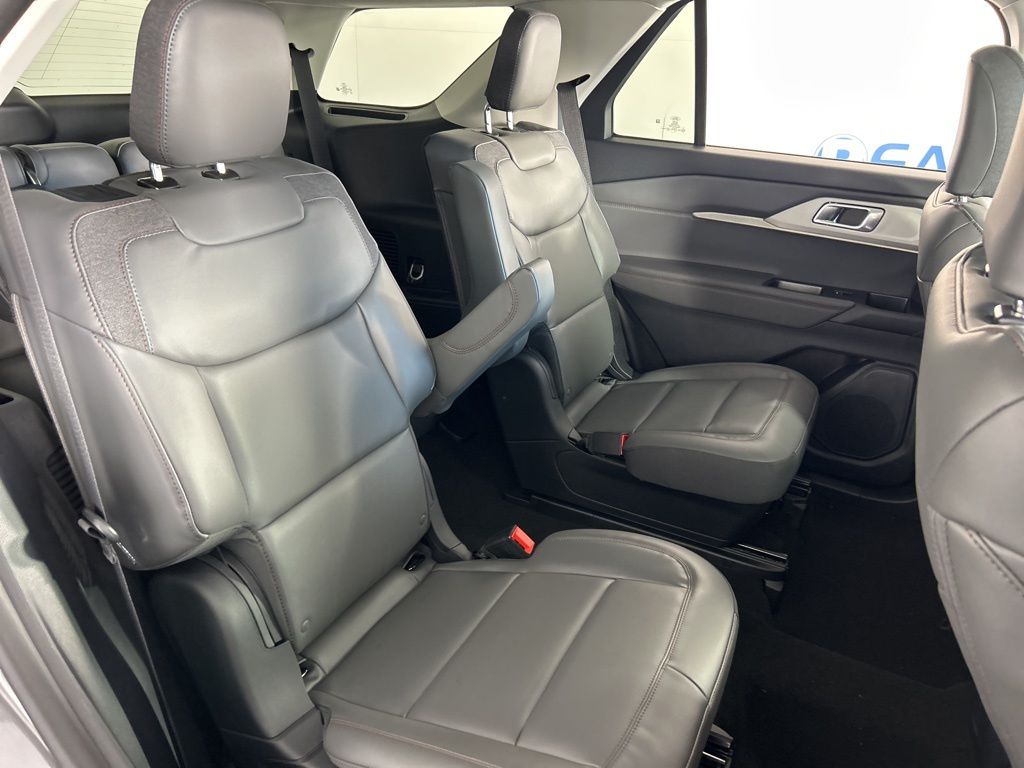 2025 Ford Explorer photo 24