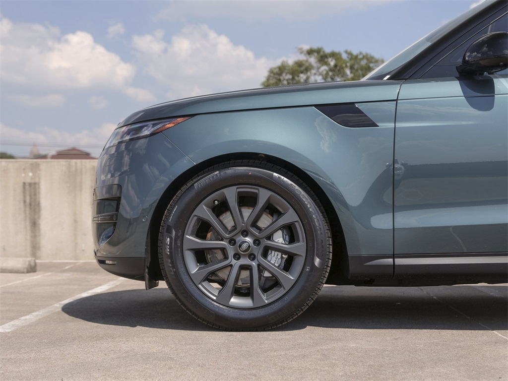 2025 Land Rover Range Rover Sport SE photo 4