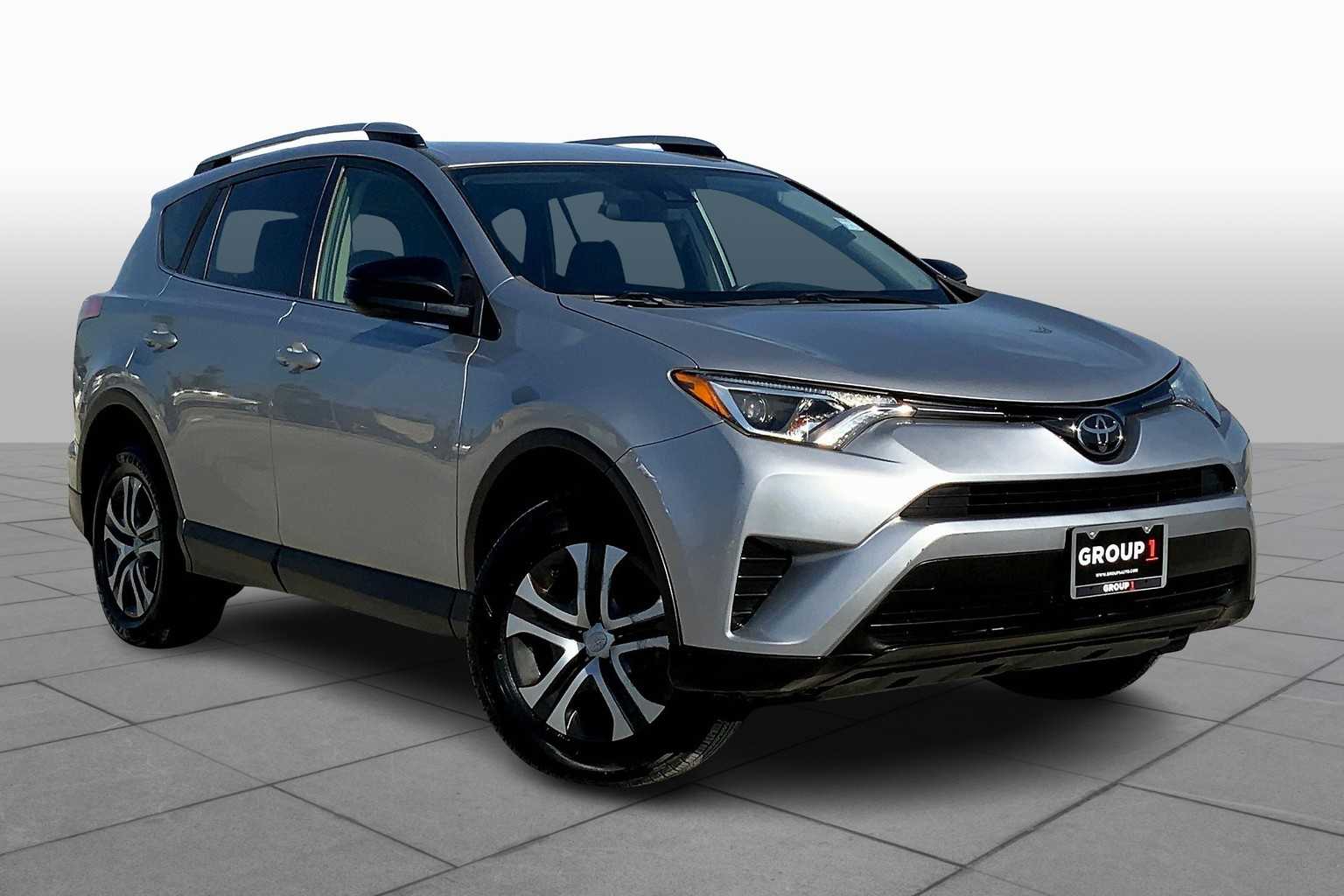 2018 Toyota RAV4 LE photo 2