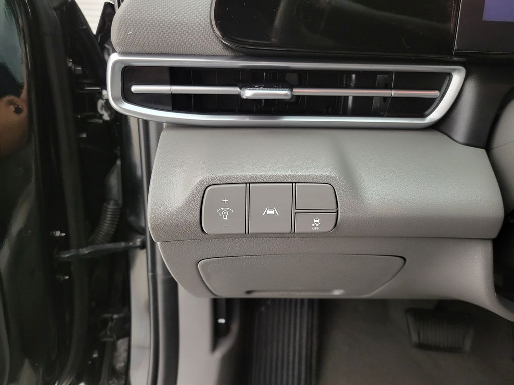 2023 Hyundai Elantra SEL photo 2