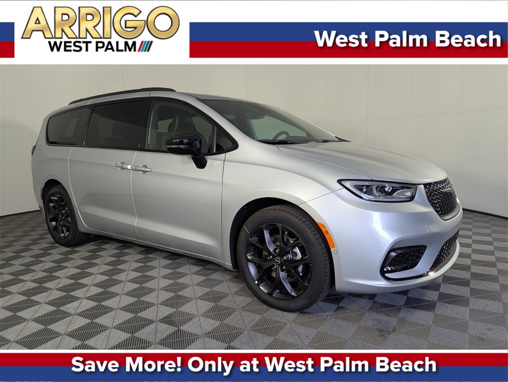 2026 Chrysler Pacifica Select's photo
