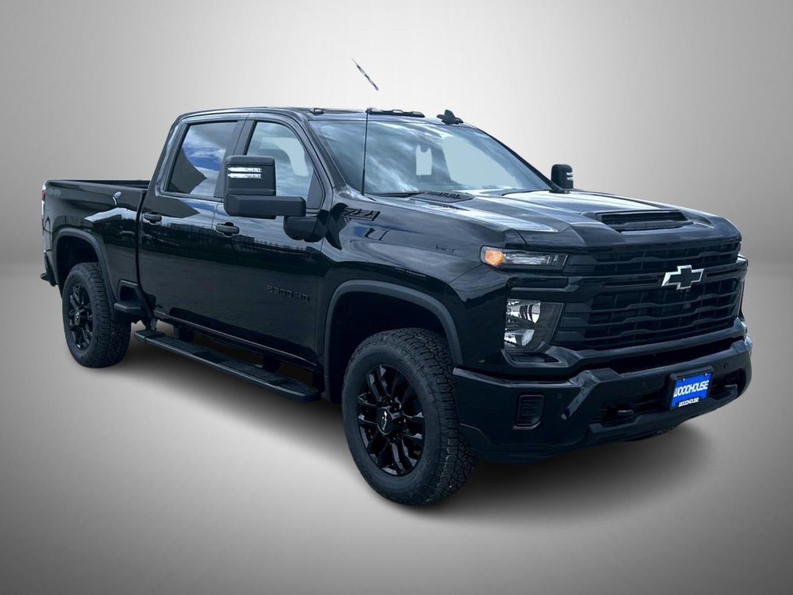 2025 Chevrolet Silverado 2500HD Custom photo 3
