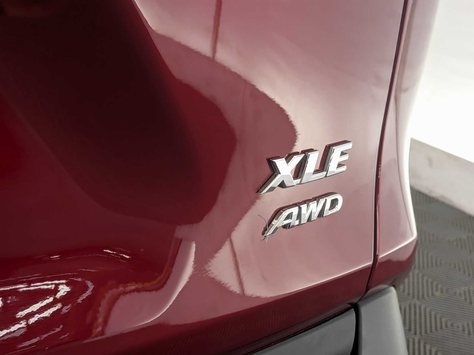 2024 Toyota RAV4 XLE photo 13