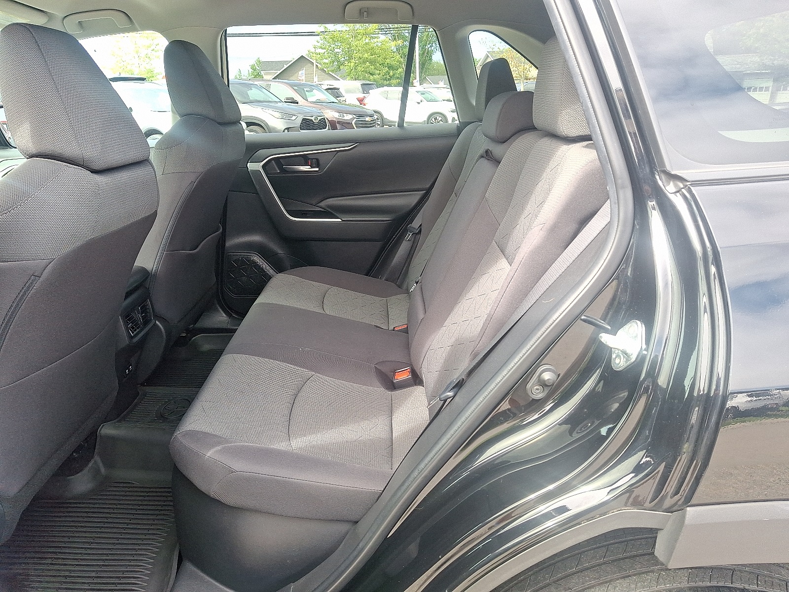 2021 Toyota RAV4 Hybrid XLE photo 11