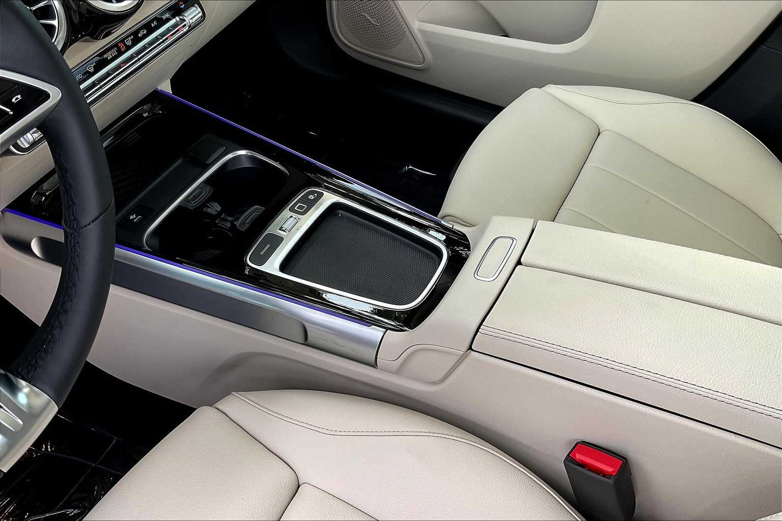 2025 Mercedes Benz GLB 250 photo 10