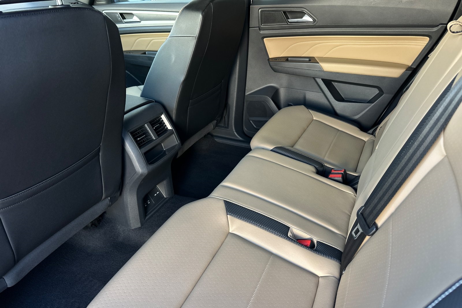 2023 Volkswagen Atlas Cross Sport SE Technology photo 12