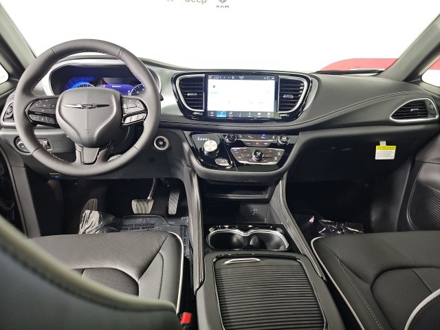 2026 Chrysler Pacifica Limited photo 13