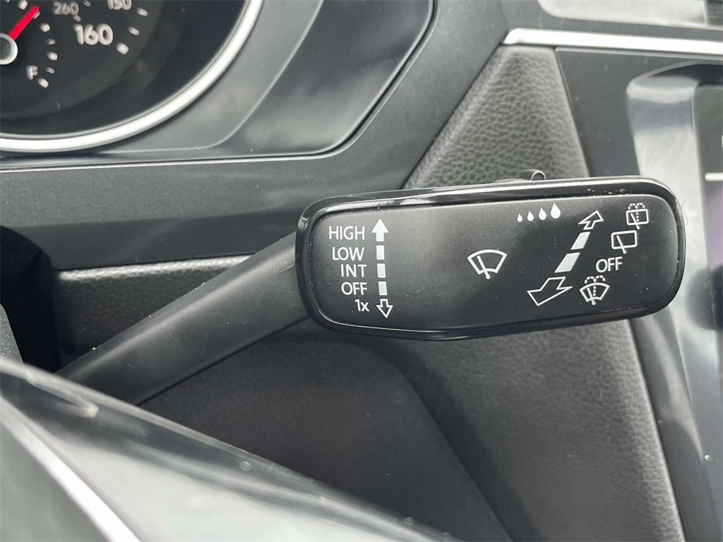 2021 Volkswagen Tiguan SE photo 23