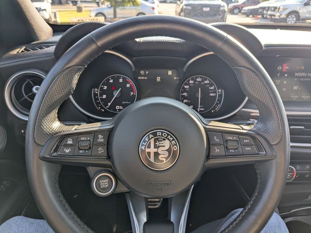 2022 Alfa Romeo Stelvio Ti photo 17