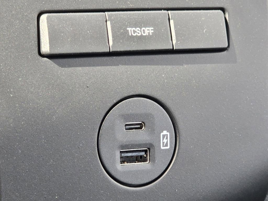 2025 Ford F-650 Base photo 4