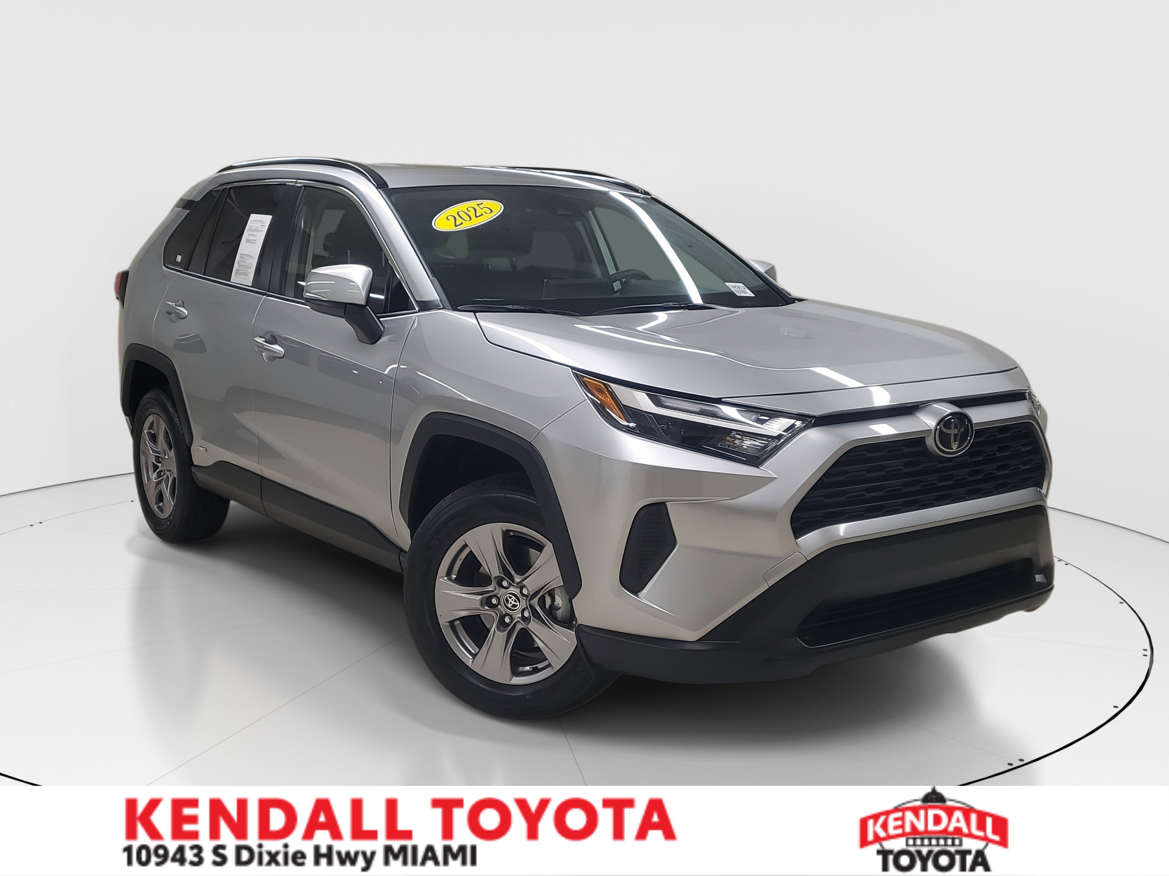 2025 Toyota RAV4 XLE's photo