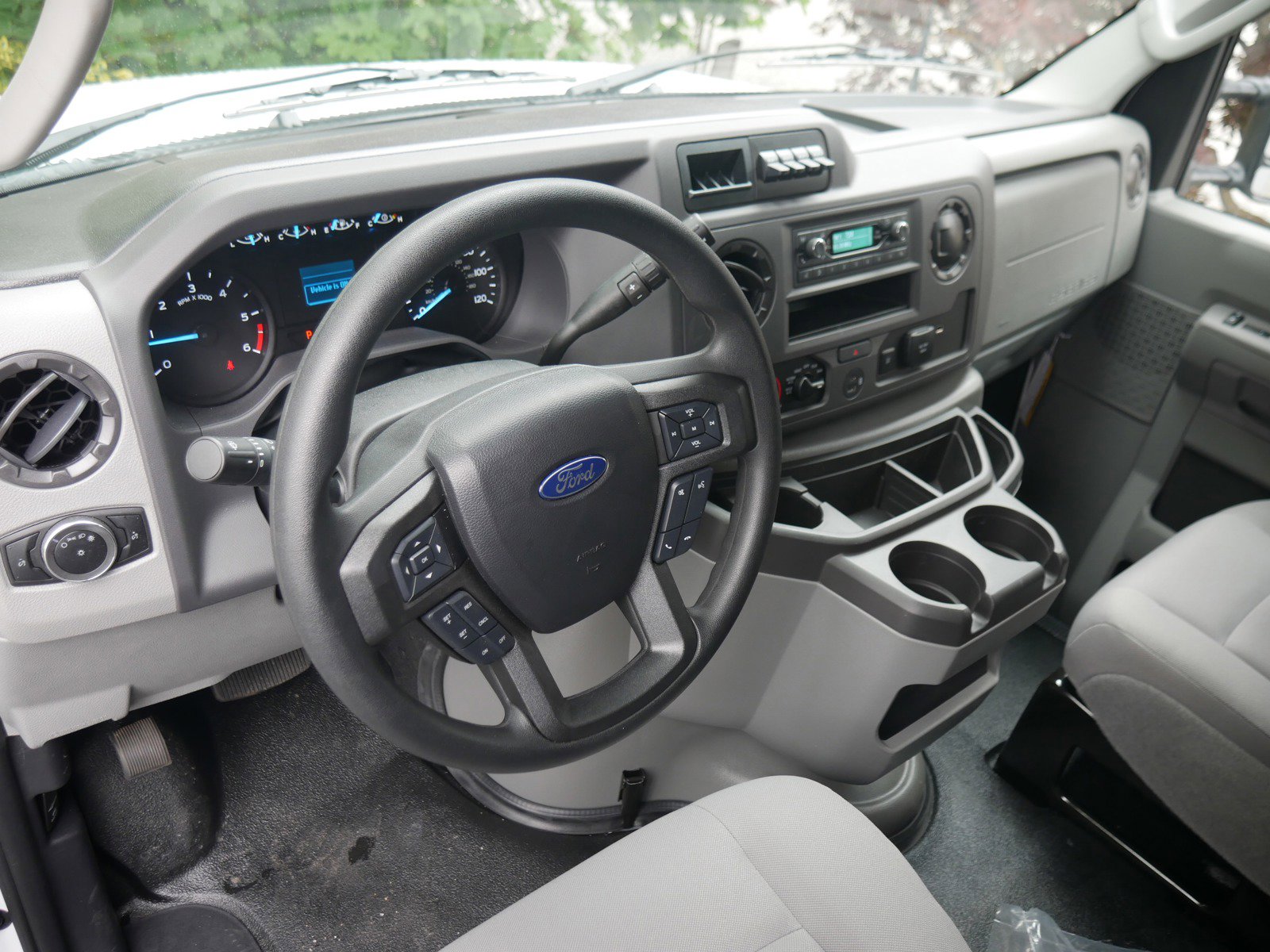 2025 Ford E-350 photo 4