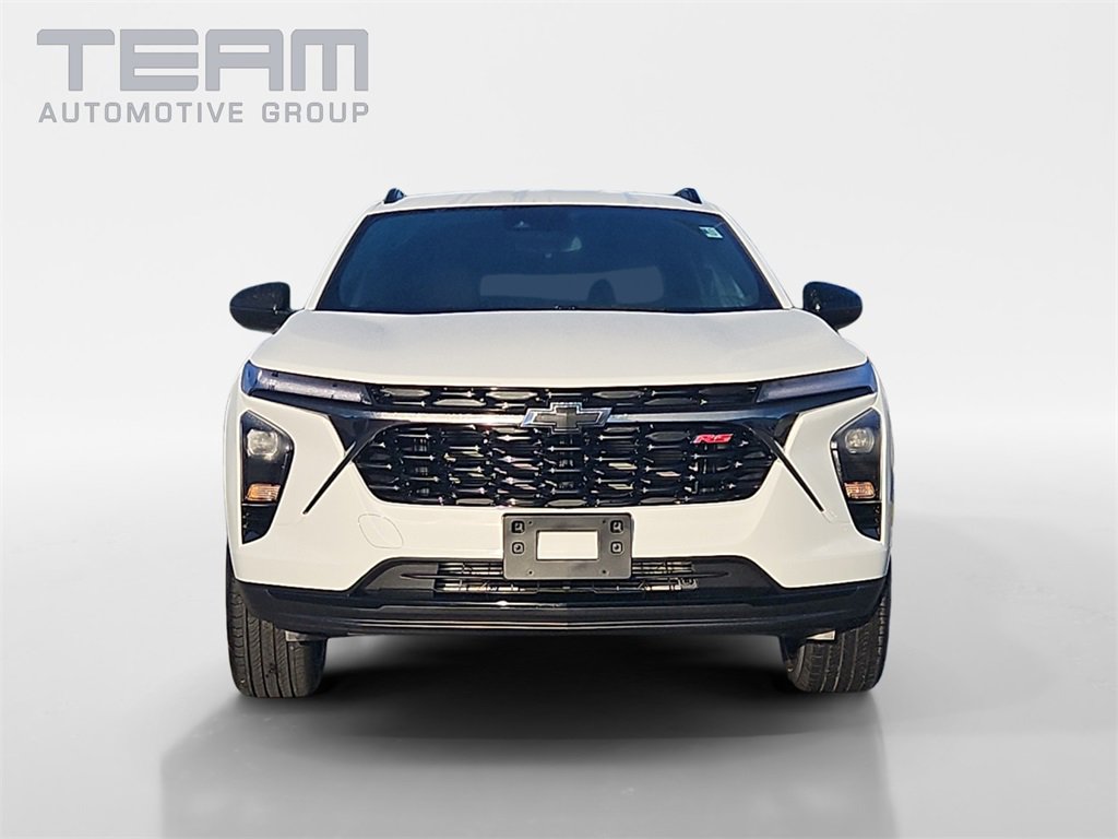 2025 Chevrolet Trax photo 2