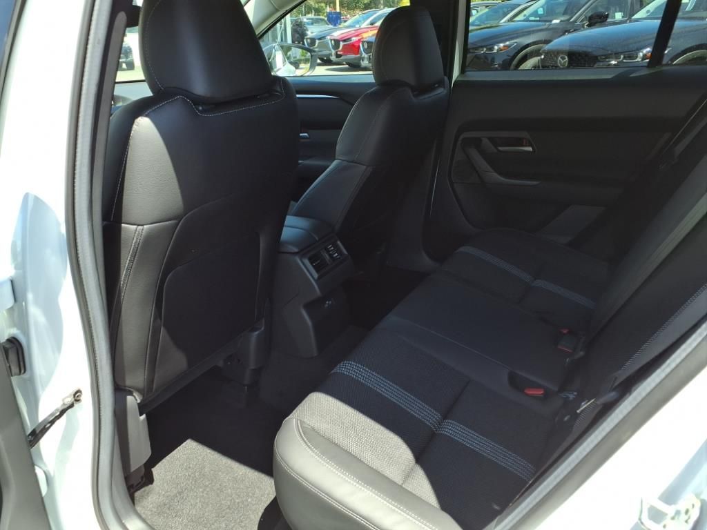 2025 Mazda CX-50 2.5 Select photo 17