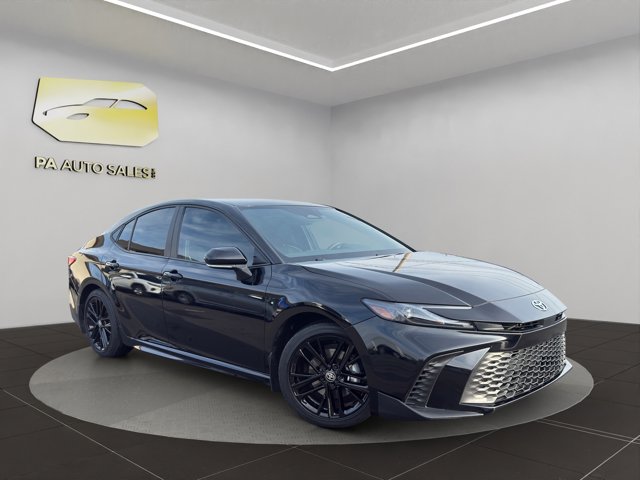 2025 Toyota Camry SE's photo