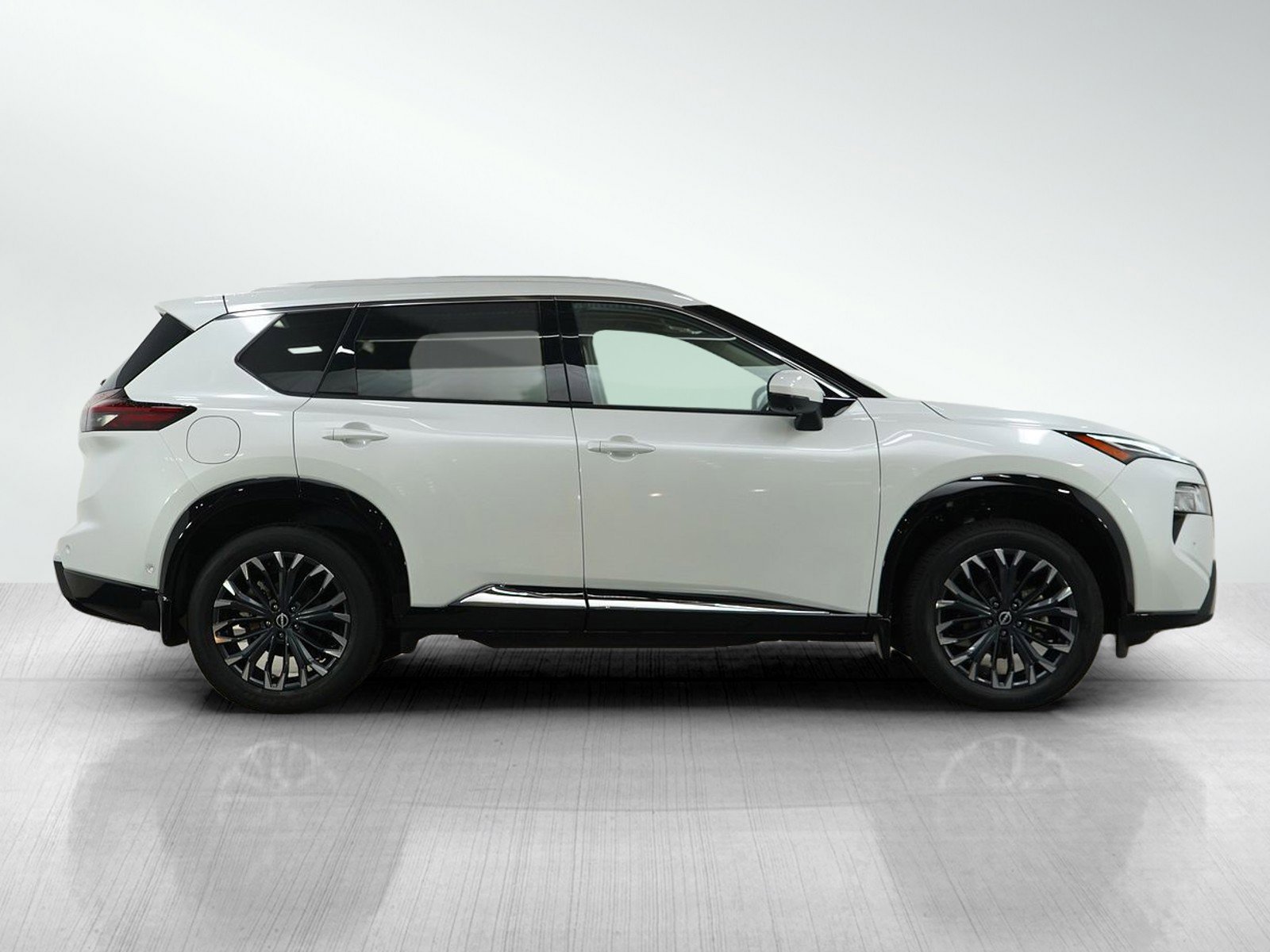 2024 Nissan Rogue Platinum photo 6