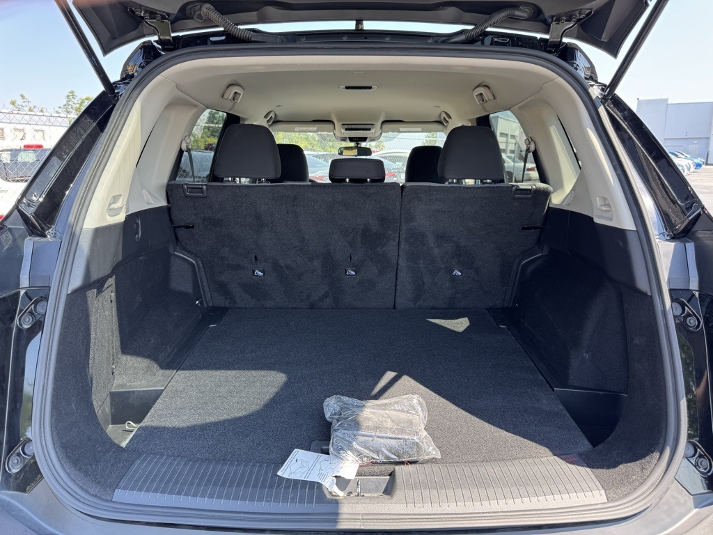 2022 Nissan Rogue SV photo 29