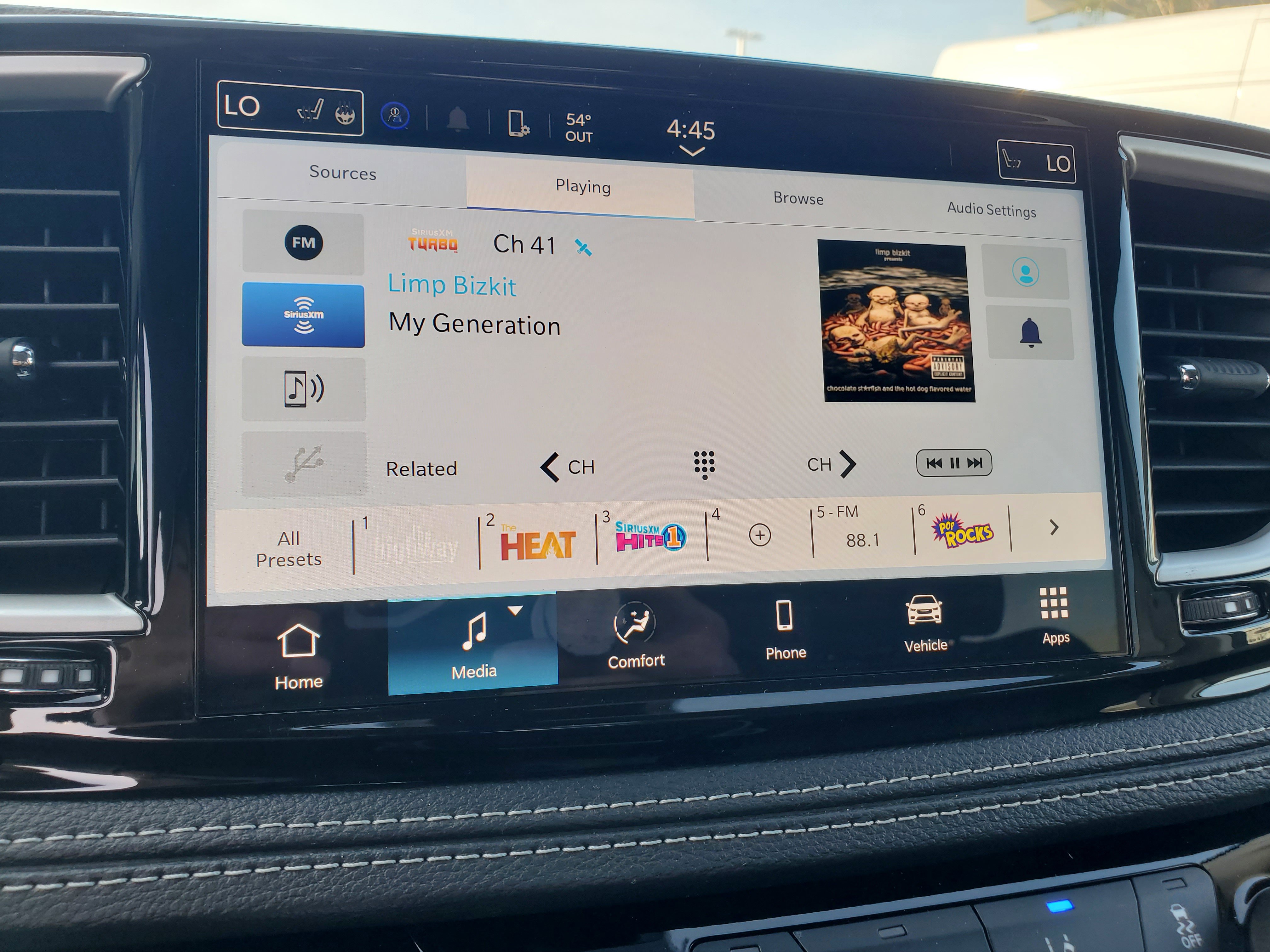 2024 Chrysler Pacifica Touring L photo 9